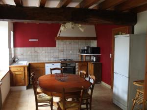 Gîte spacieux en pleine nature avec grand jardin, activités extérieures, proche sites historiques et commerces - FR-1-591-185