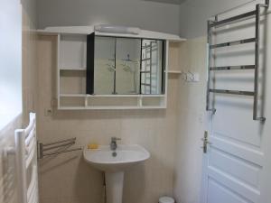 Maisons de vacances Gite Sarzay, 5 pieces, 12 personnes - FR-1-591-185 : photos des chambres