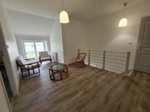 Maisons de vacances Maison calme avec jardin et terrasse, proche Chateauroux, 3 chambres, 3 salles de bain, parking inclus - FR-1-591-359 : photos des chambres