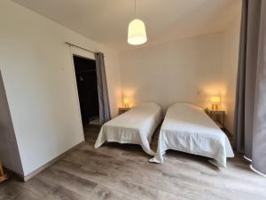 Maisons de vacances Maison calme avec jardin et terrasse, proche Chateauroux, 3 chambres, 3 salles de bain, parking inclus - FR-1-591-359 : photos des chambres