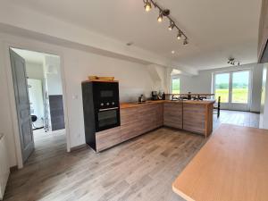Maisons de vacances Maison calme avec jardin et terrasse, proche Chateauroux, 3 chambres, 3 salles de bain, parking inclus - FR-1-591-359 : photos des chambres