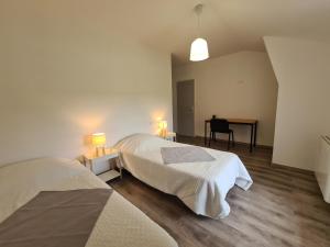 Maisons de vacances Maison tranquille avec jardin, proche Chateauroux, 4 ch., 3 sdb, terrasse, barbecue, parking - FR-1-591-358 : photos des chambres