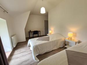 Maisons de vacances Maison tranquille avec jardin, proche Chateauroux, 4 ch., 3 sdb, terrasse, barbecue, parking - FR-1-591-358 : photos des chambres