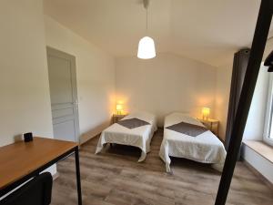 Maisons de vacances Maison tranquille avec jardin, proche Chateauroux, 4 ch., 3 sdb, terrasse, barbecue, parking - FR-1-591-358 : photos des chambres