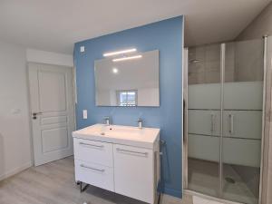 Maisons de vacances Gite Orsennes, 5 pieces, 14 personnes - FR-1-591-330 : photos des chambres
