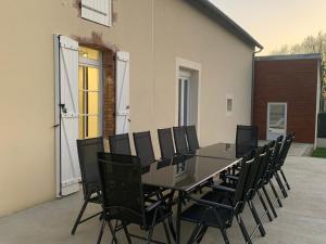 Maison isolée avec jardin, piscine intérieure chauffée et équipements pour des vacances de rêve. - FR-1-591-330