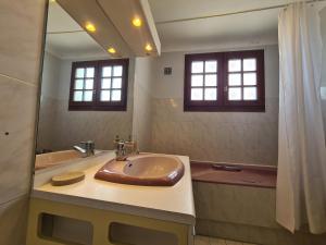 Escapade Nature : Maison et Lofts Privés avec Piscine, Étang de Pêche et Grandes Terrasses - FR-1-591-365