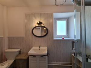 Maisons de vacances Gite Verneuil-sur-Igneraie, 3 pieces, 5 personnes - FR-1-591-368 : photos des chambres
