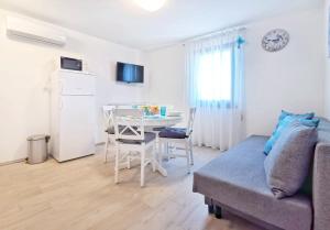 Apartments with a parking space Gornji Picudo, Umag - 22354