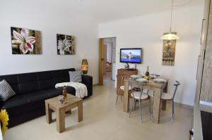 Apartments with WiFi Umag - 22377