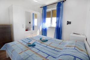 Apartments with WiFi Umag - 22377