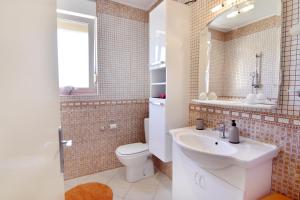 Apartments with WiFi Umag - 22377