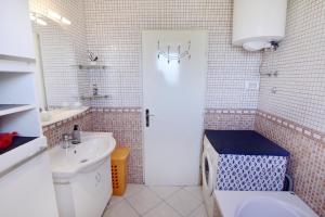 Apartments with WiFi Umag - 22377
