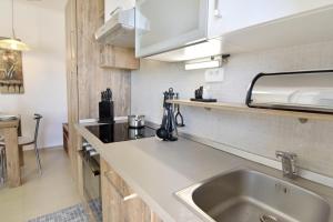 Apartments with WiFi Umag - 22377