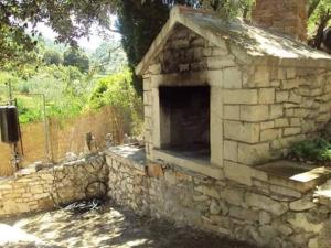 Secluded house with a parking space Postira, Brac - 22203