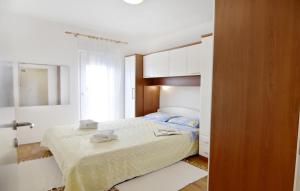 Apartments with WiFi Umag - 22353