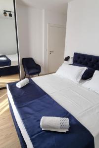 Apartments with parking space Podstrana, Split - 22298