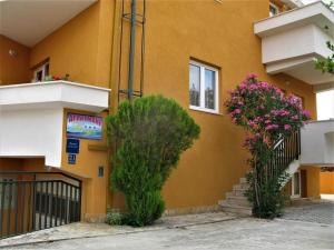 Apartments by the sea Okrug Gornji, Ciovo - 22139