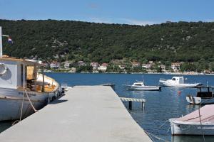 Apartments by the sea Supetarska Draga - Donja, Rab - 22365