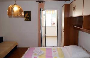 Apartments by the sea Supetarska Draga - Donja, Rab - 22365