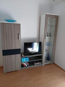 Apartments by the sea Barbat, Rab - 22366 