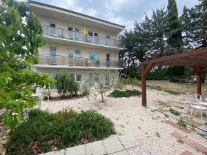 Apartments with a parking space Krk - 22425 