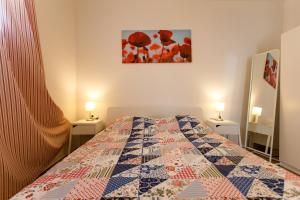 Apartments with parking space Krk - 22425