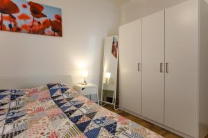 Apartments with parking space Krk - 22425