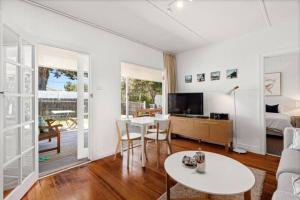 Sorrento Beach Cottages No.1 - in the heart of Sorrento