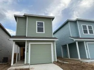 2-Story 3BR Home near Lackland and SeaWorld - Helotes