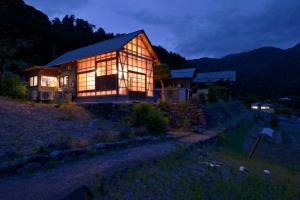 囲炉裏つき古民家を丸ごと貸し切り「月夜見山荘」（庭にBBQグリル完成！）