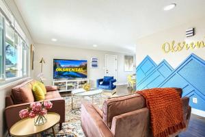 ALL King beds, Firepit, Hot tub, Near Down Town, Games Room