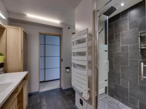 Appartement rénové 6 pers · Centre station · Balcon · TV · Lave-vaisselle · Lave-linge - FR-1-346-548
