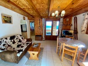 Appartements Les Angles - T3 Chalet Cozy avec Parking - FR-1-758-21 : photos des chambres
