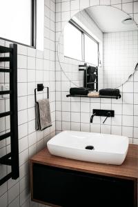 The Loft at SoHo: Architecture & Views