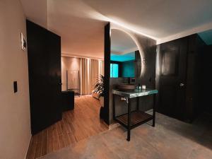 LUXURY PALACE POBLADO MANILA