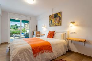 Luxury Designer Beach Front Two Bedroom Apartment