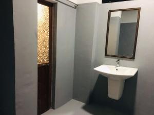 Tharurashmi Sea Pond villa & Surf Hostel - Hiriketiya