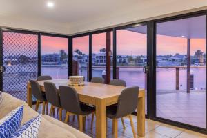 Sunset Waters - Big Waterfront - Heated Pool - Point Position - 10m Pontoon - Views - 90day Stays