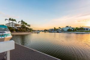 Sunset Waters - Big Waterfront - Heated Pool - Point Position - 10m Pontoon - Views - 90day Stays