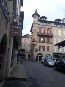 Grande maison quercynoise avec piscine