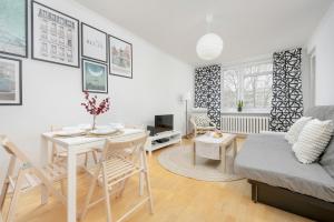 Beautiful & Bright Walowa Apartments with Balcony by Noclegi Renters