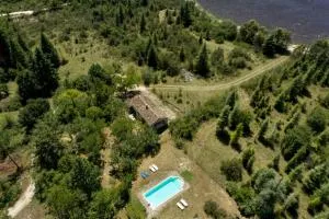 Bergerie piscine privée, jacuzzi - Lascabanes