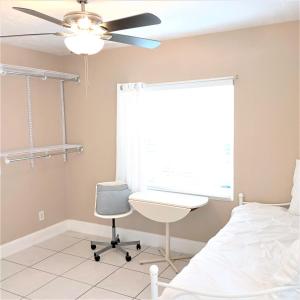 *Dogs Welcome* Cozy Studio Near BeachDowntown