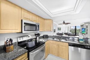 Beachfront condo in resort-style community with pool