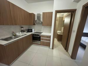 Central Large Apt Next to the Beach