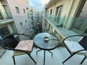 Central Large Apt Next to the Beach - Scala