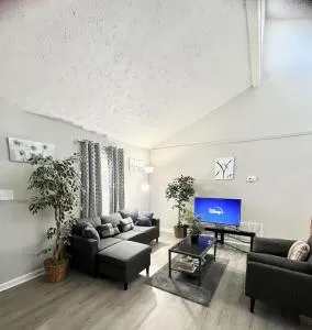 Memorable and Enjoyable Near all the Action in Athens - Commerce