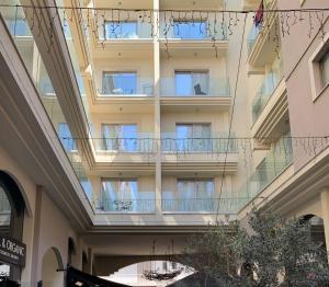 Central Large Apt Next to the Beach