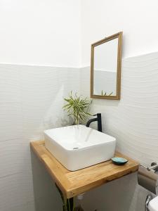 Sunnydale Apartelle -Room Accommodation near Calatagan Beach Resorts